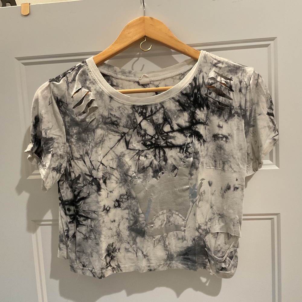 NEW NEVER WORN Tie-Dye Distressed Crop Top - White & Black